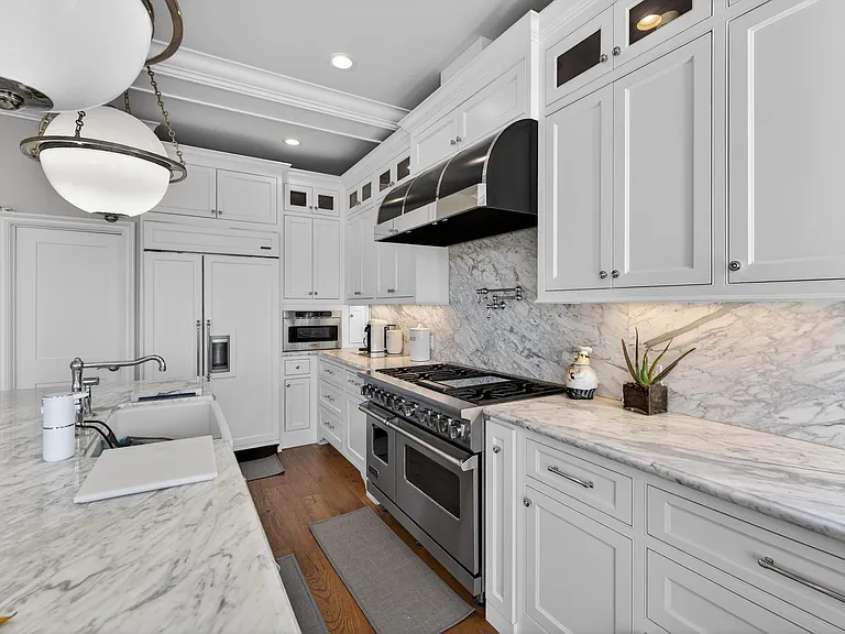 405 Blumont St — Photo 18