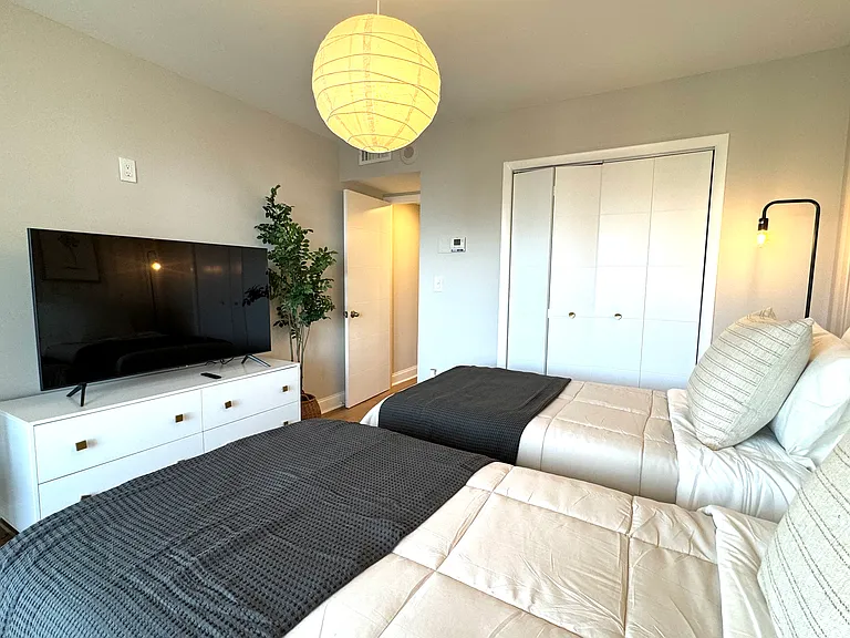5555 Collins Ave #16V — Photo 3