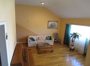 3 Fairview Ln, Plainview, NY 11803