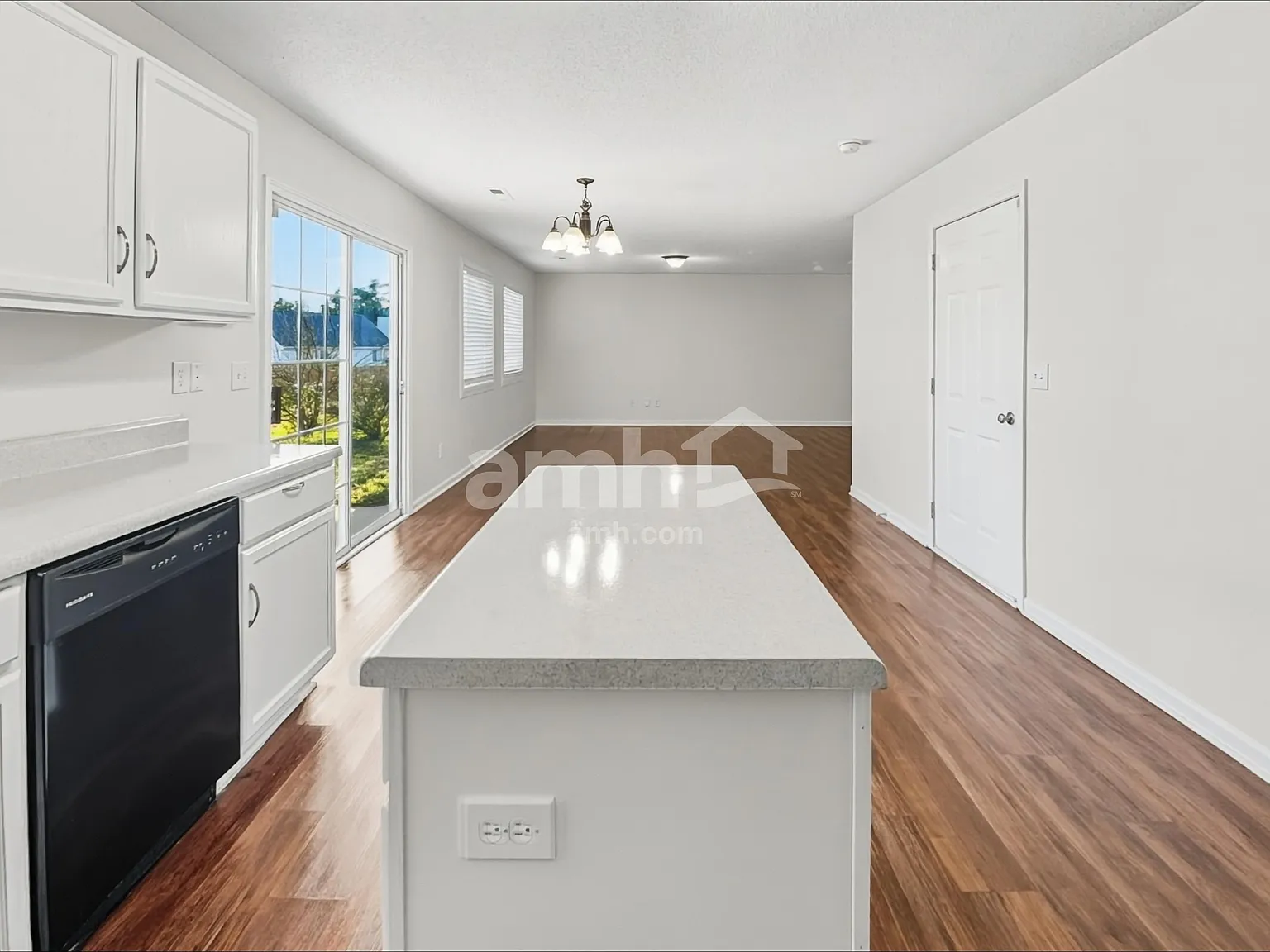 4 bed, 2.5 bath, 2414 sqft, $2,235 — Photo 3