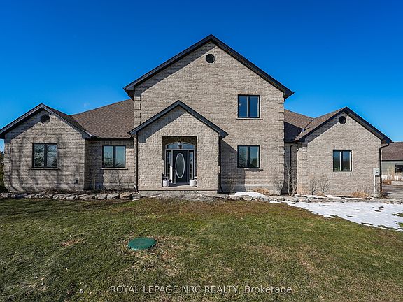 3rd image of 615 Burleigh Rd N