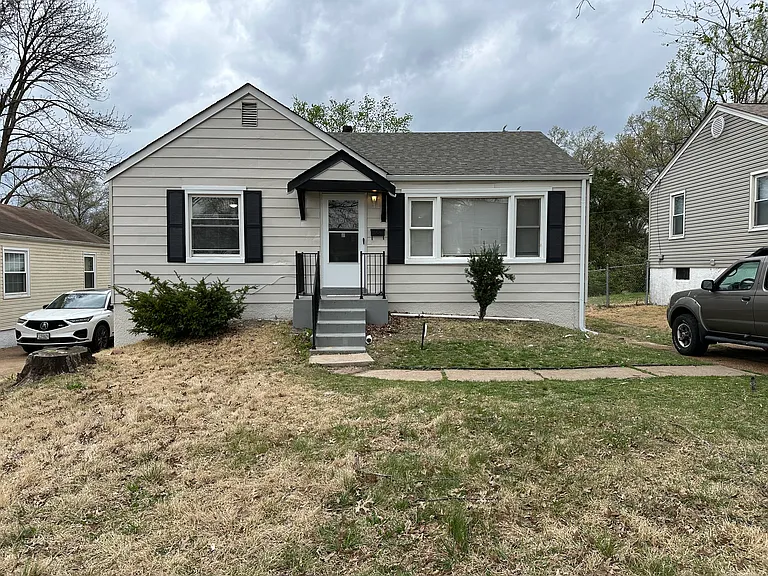 2017 Bainbridge Dr — Photo 1