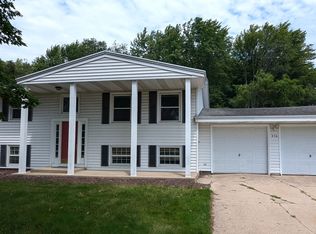 936 Seminole Rd, Norton Shores, MI 49441