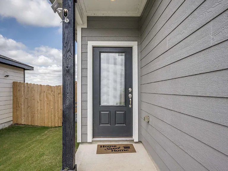 8213 White Wolf Trl — Photo 3