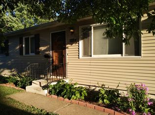 1119 Hillside Dr, Bettendorf, IA 52722