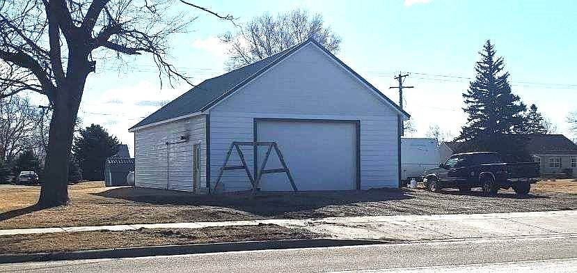 2nd image of 512 Iowa Ave S