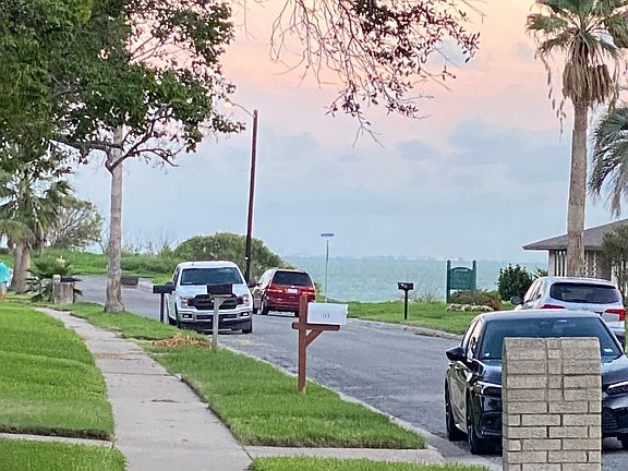 Front yard & porch view