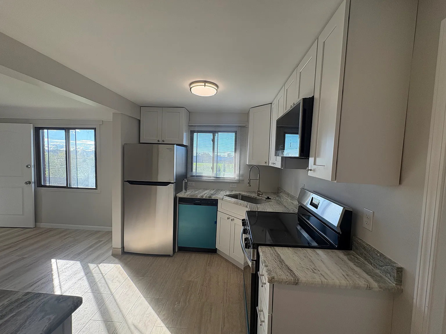 2 bed, 850 sqft, $1,349 — Photo 2
