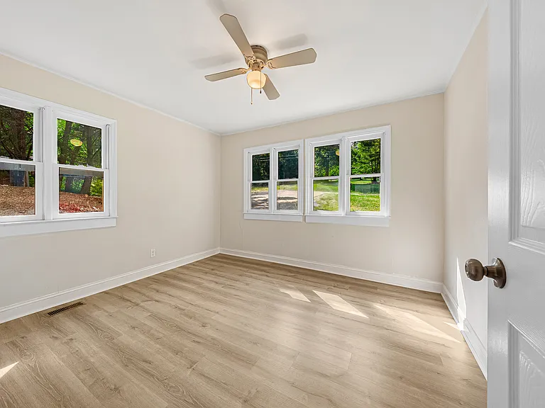 407 Veterans Dr — Photo 24