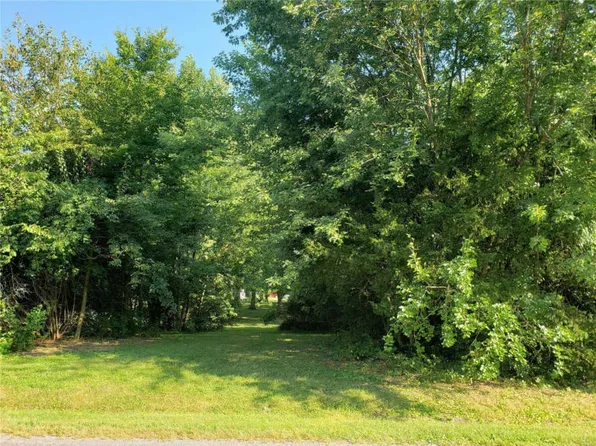 388 High Point Dr, Edwardsville, IL 62025