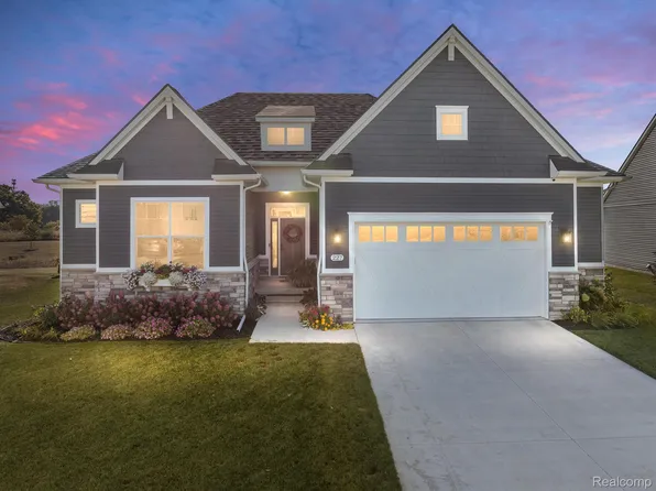 227 Campolina Rd, Chelsea, MI 48118