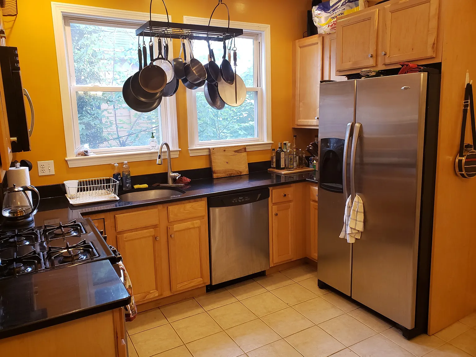 3 bed, 1200 sqft, $4,000 — Photo 2