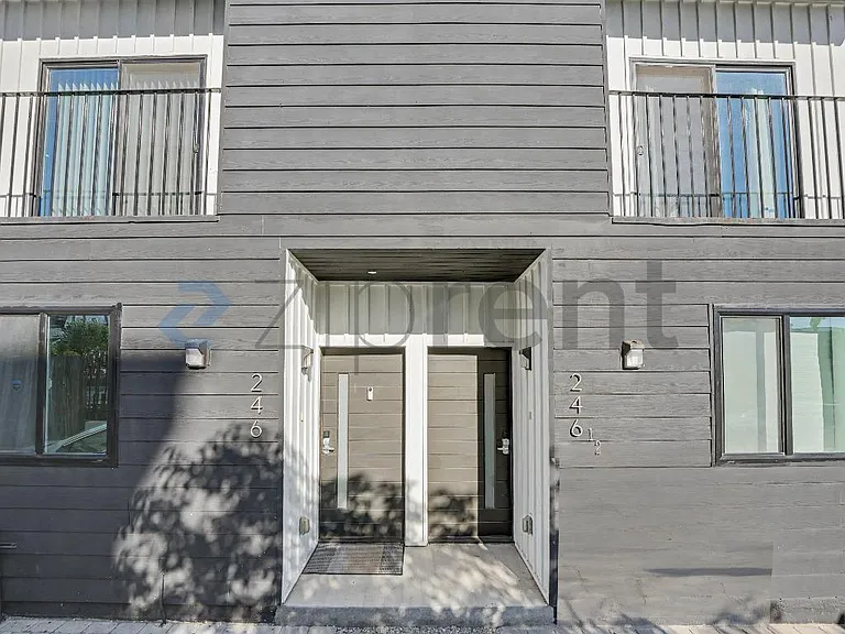 246 N Dillon St #1/2 — Photo 3