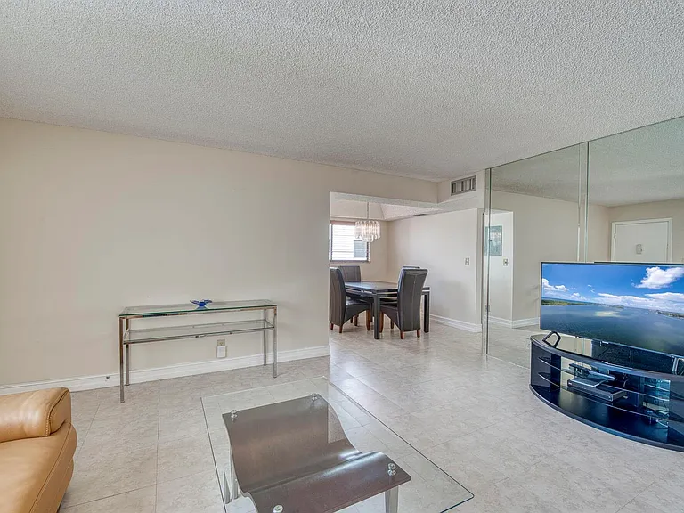 15108 Ashland Dr #215 — Photo 5