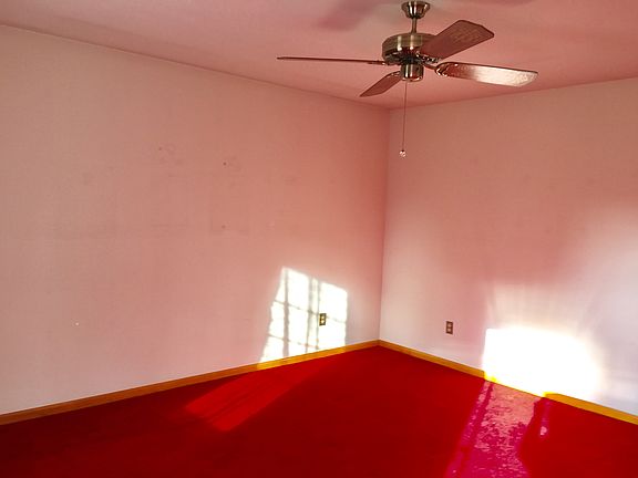 3rd image of 305 Dawn Ave