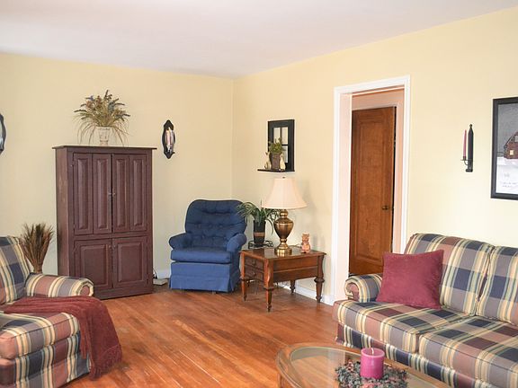 4th image of 78 Sunset Dr