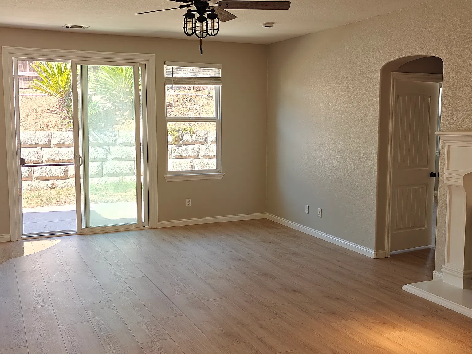 4 bed, 3.5 bath, 2528 sqft, $4,199 — Photo 4