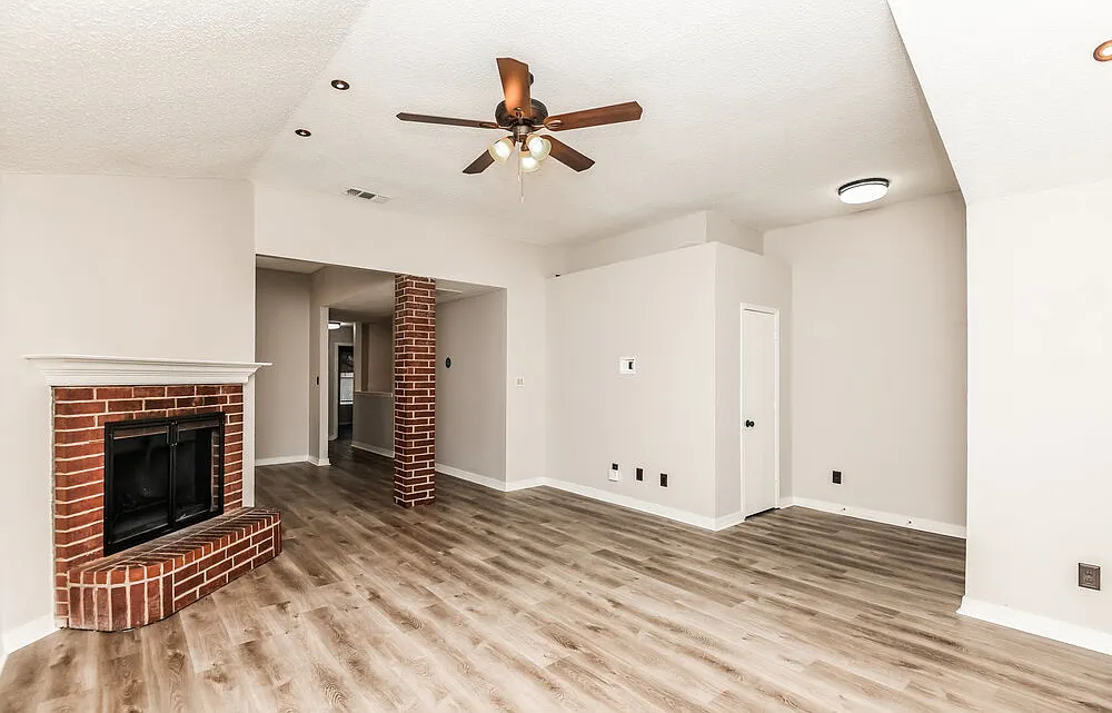 3 bed, 2.0 bath, 1575 sqft, $2,290 — Photo 4