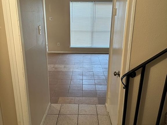 5th image of 520 Arborview Dr