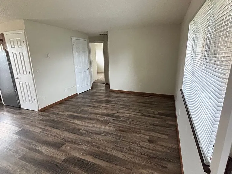 1 Bedroom 1 Bathroom at Hollywood Park Apartments — Photo 17