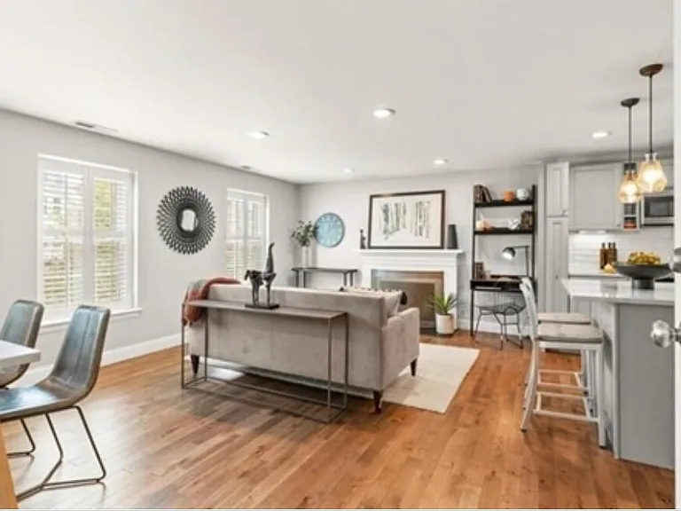 100 Main St #4 — Photo 3