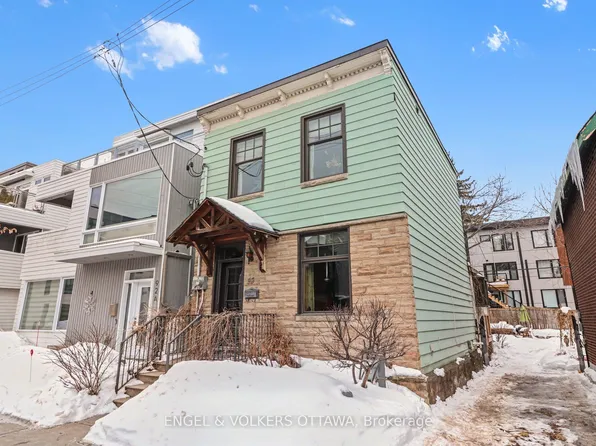 88 Pinhey St, Ottawa, ON K1Y 1T4