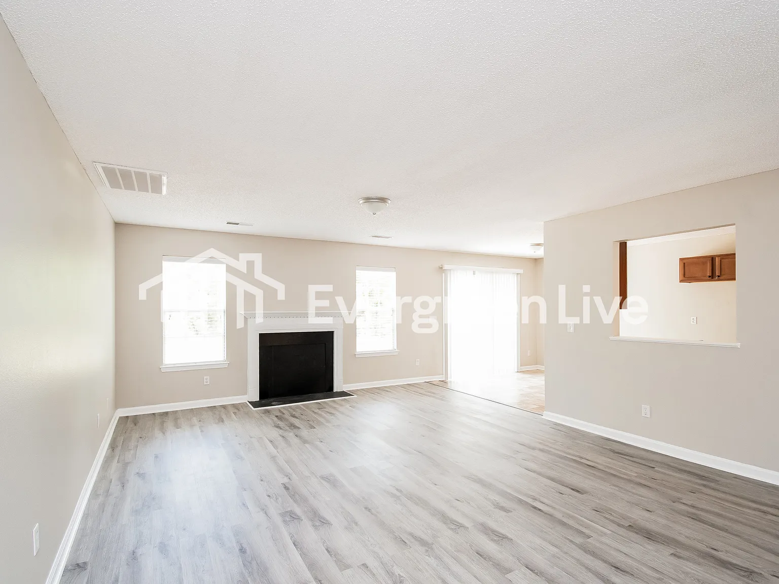 5 bed, 3.5 bath, 2960 sqft, $2,595 — Photo 3
