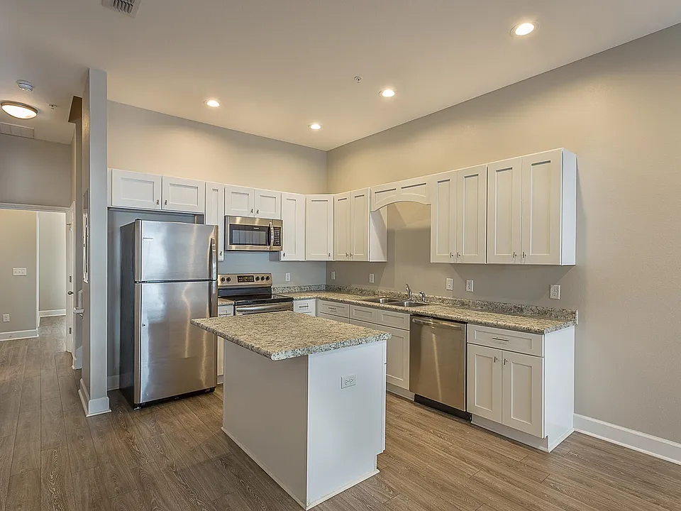 2170 Capital Cir SE #102