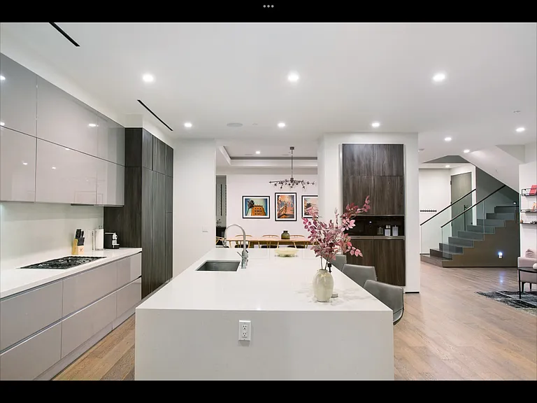 N Gardner St — Photo 29