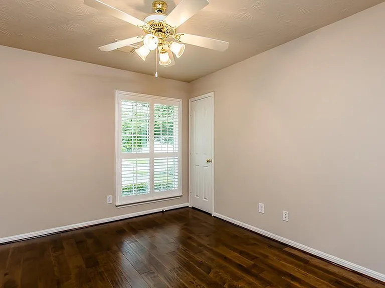 11 Fair Light Ct — Photo 25
