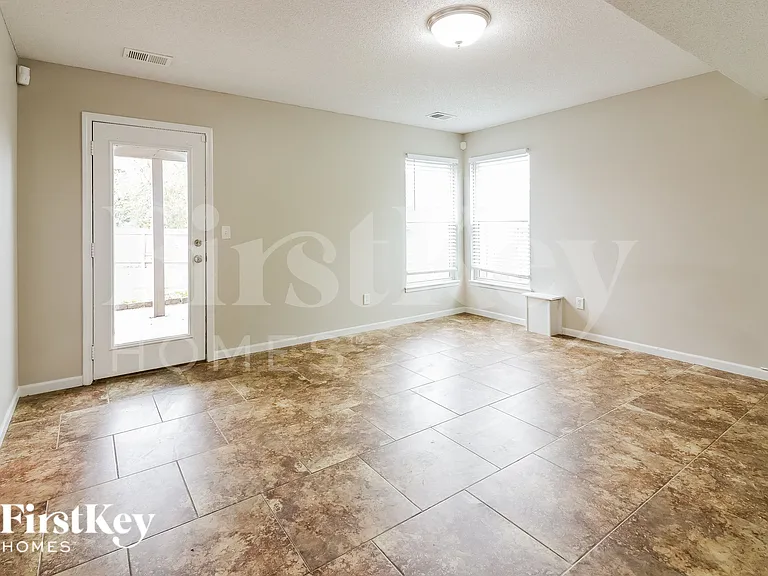 208 High Point Ln — Photo 7