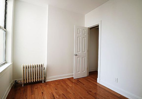 5th image of 447 16th St APT 4R