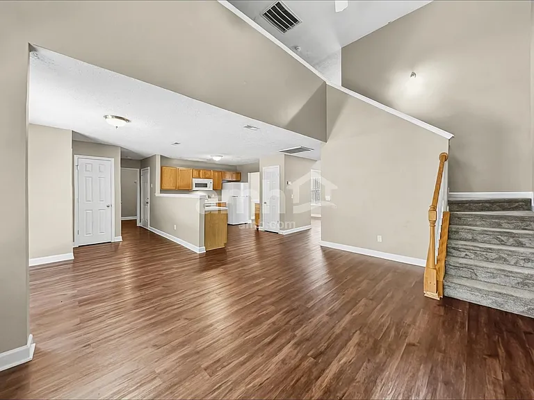 8028 Meadowview Ln — Photo 8