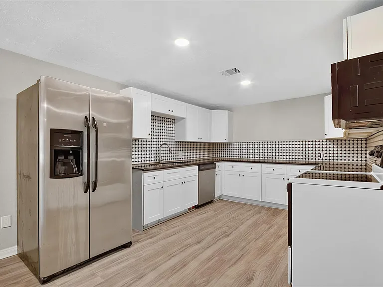 5110 FM 1765 — Photo 11