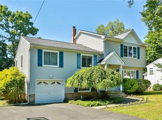 32 Lombardi Rd, Pearl River, NY 10965