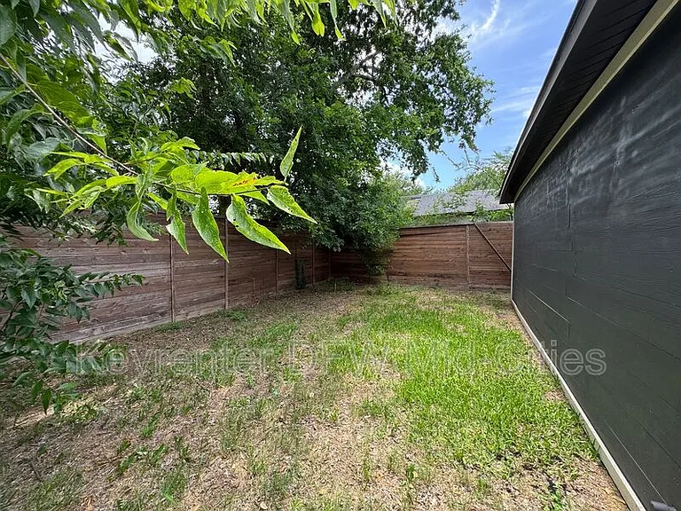 2703 Downing Ave — Photo 35