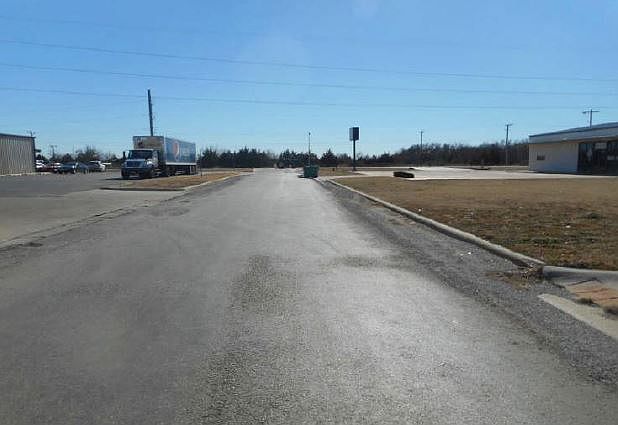 2nd image of 841 Huddleston Dr