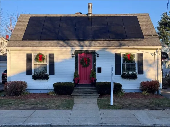 59 Petteys Ave, Providence, RI 02909