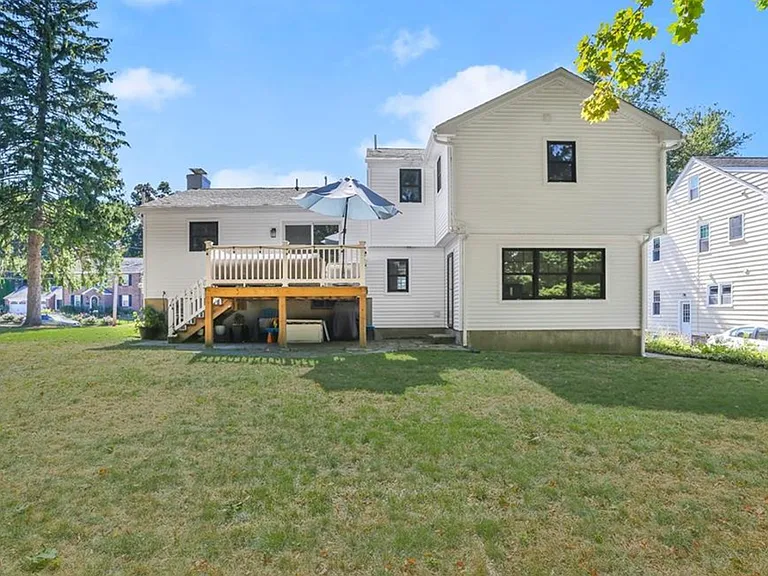 118 Brooklawn Ter — Photo 15