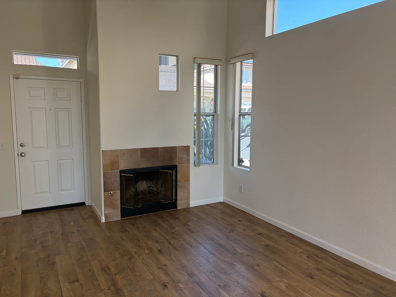 3 bed, 2.5 bath, 1259 sqft, $3,500 — Photo 4