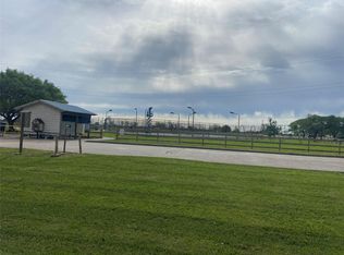 318 Brahman Trl, Angleton, TX 77515