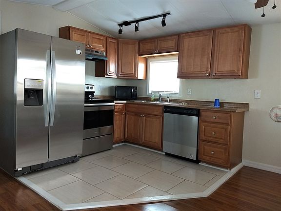 3rd image of 83 Golden Sand Ave