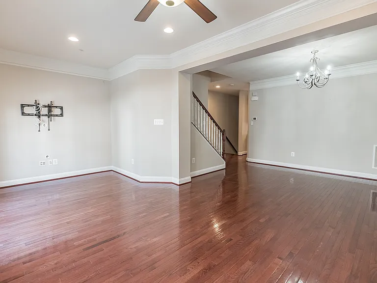 513 Girard St — Photo 11