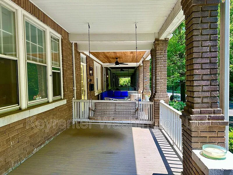 4 bed, 3.0 bath, 1672 sqft, $4,000 — Photo 2