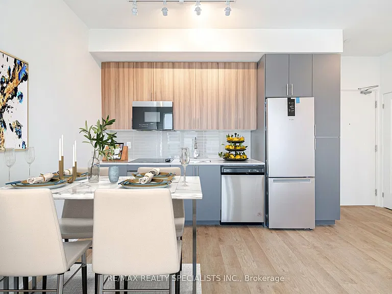 415 Main St W #703 — Photo 6