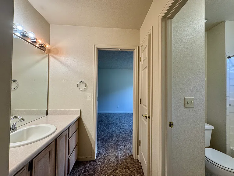 2404 S Holman Cir — Photo 17