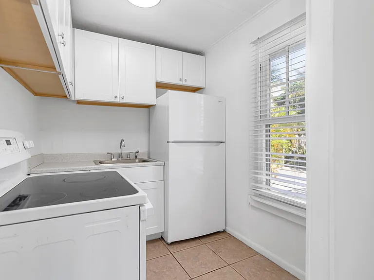 204 Conniston Rd #UPSTAIRS — Photo 6