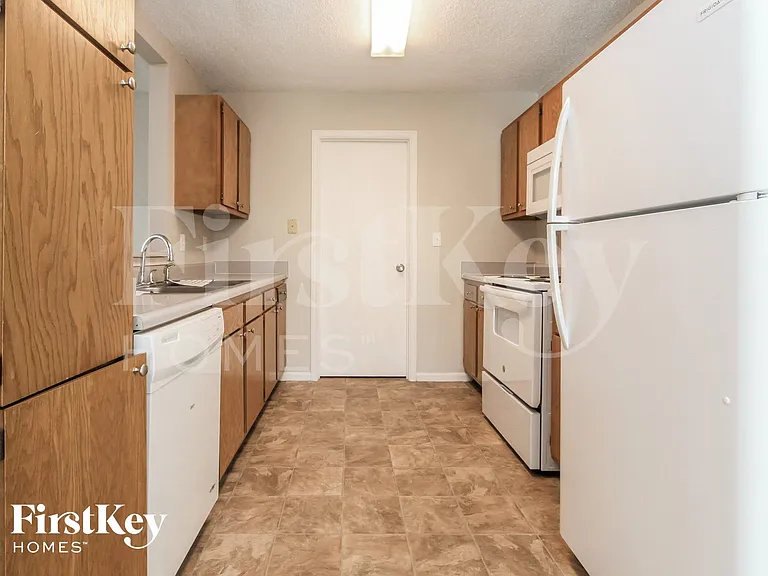 7608 Lake Vista Ln — Photo 5