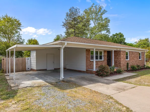 3857 Cumberland Rd, Fayetteville, NC 28306