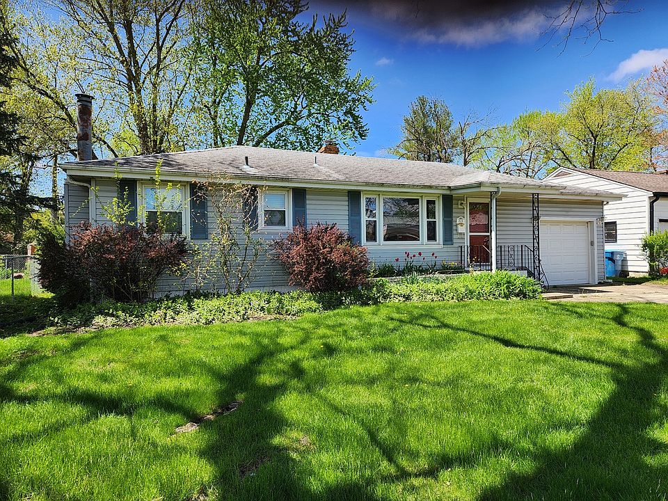 1st image of 321 E Country Ct